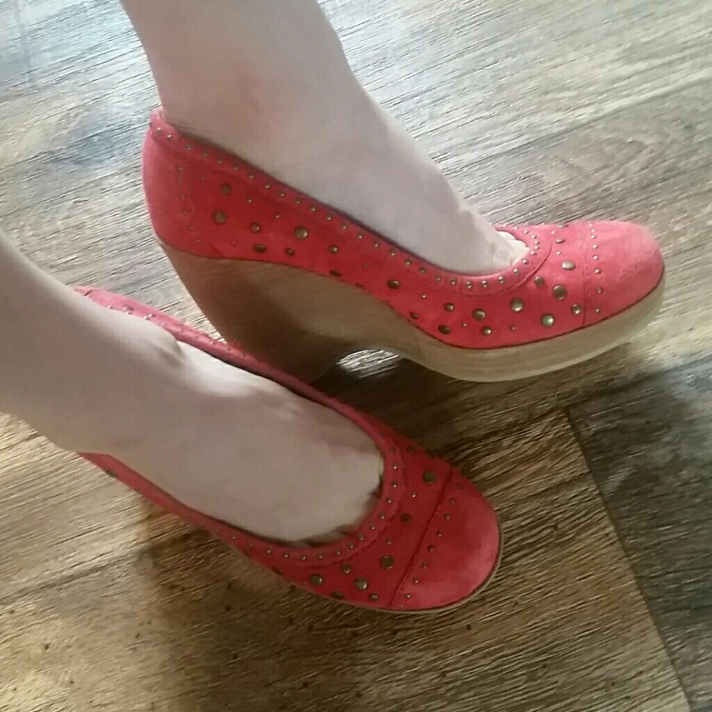 On your feet brand suede heels size 9